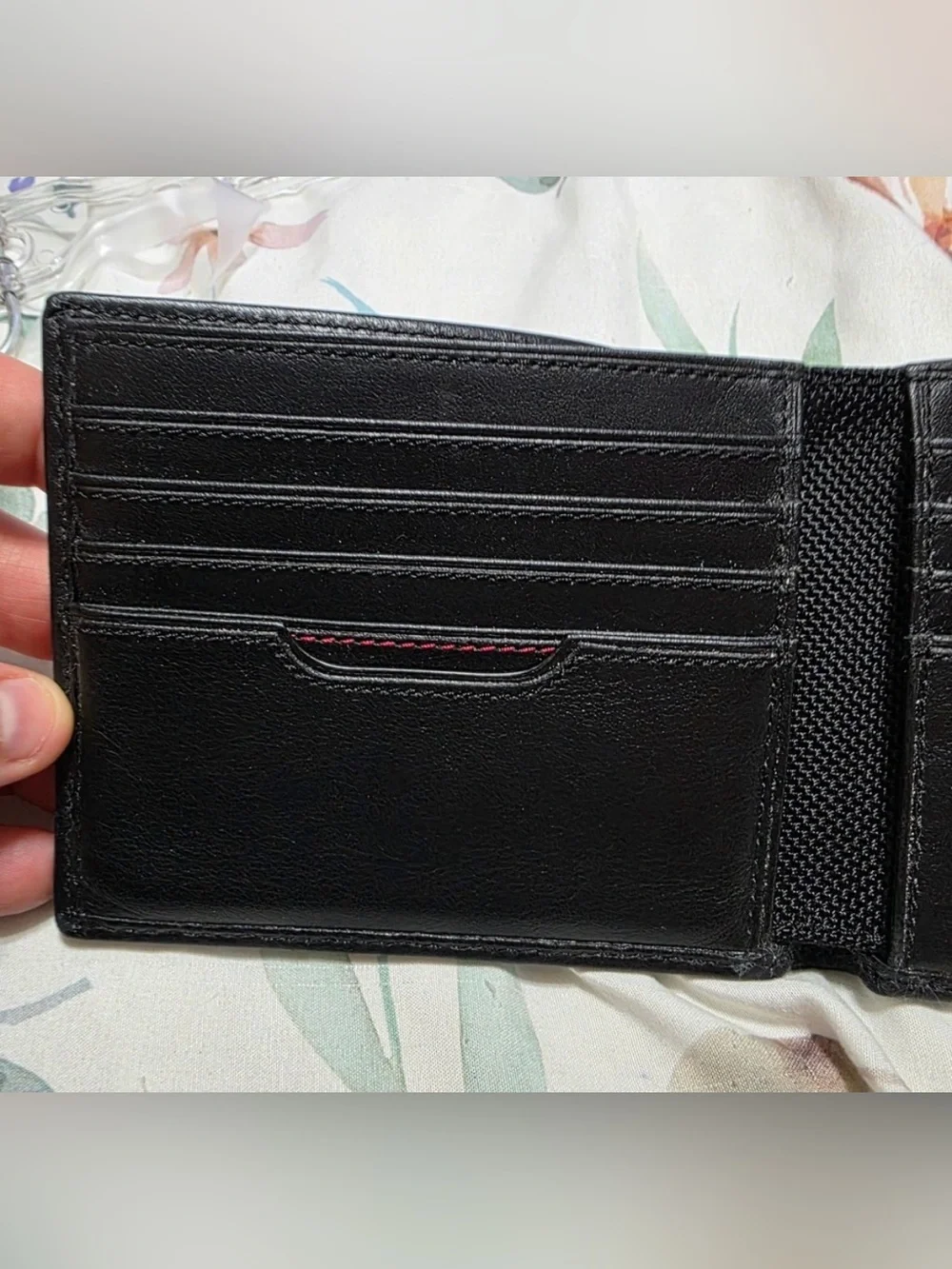 Tumi Men’s Delta Slim fold Black Leather Wallet RFID Technology- Like New